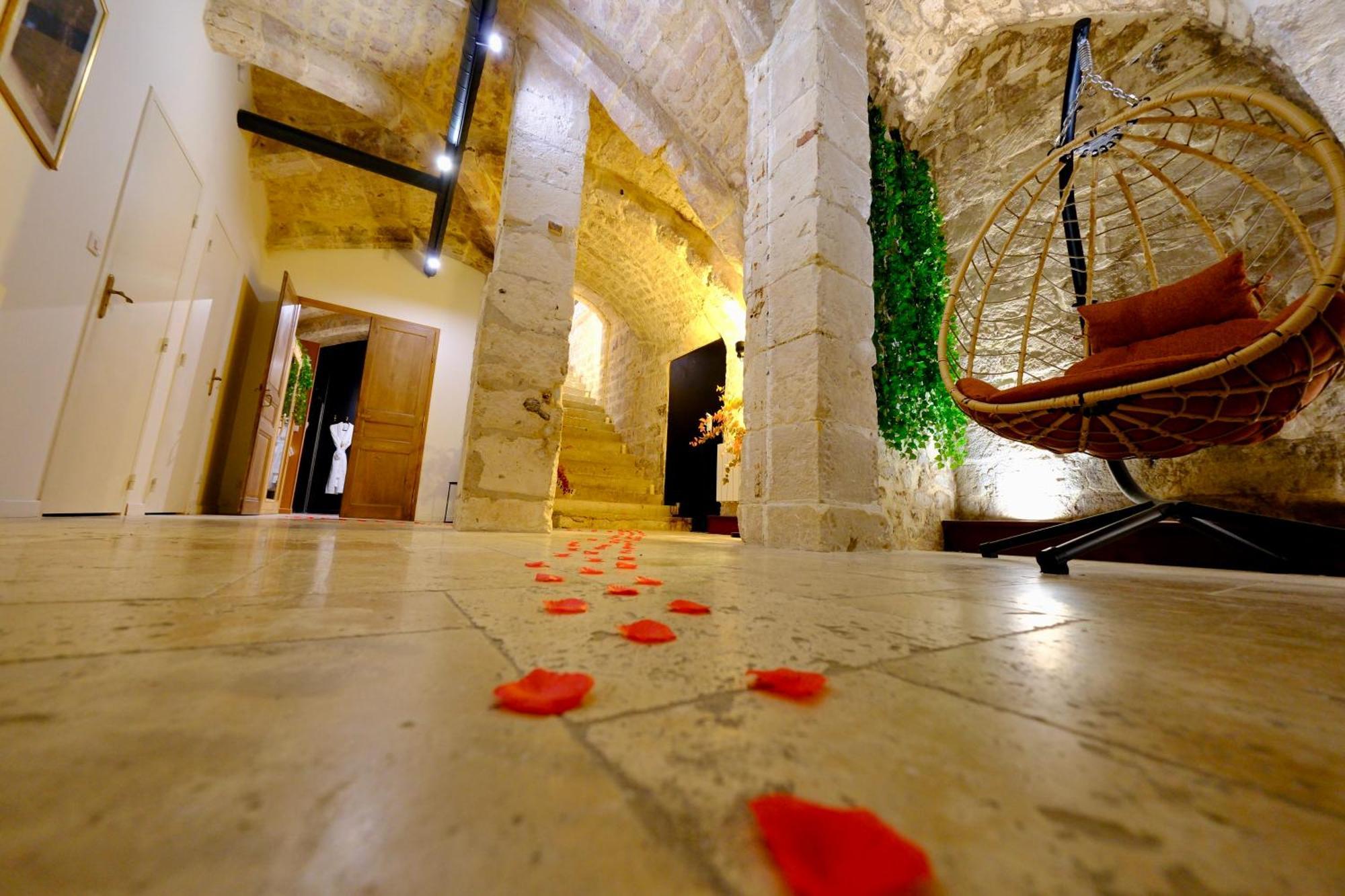 L'Autel La Crypte Mysterieuse De Rouen - Sauna & Balneo * Rouen