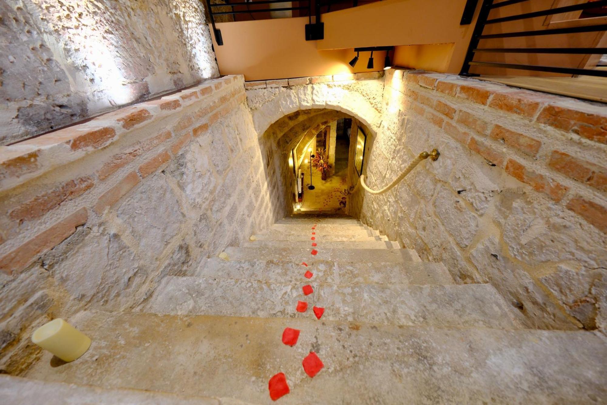 Appartement L'Autel La Crypte Mysterieuse De Rouen - Sauna & Balneo *