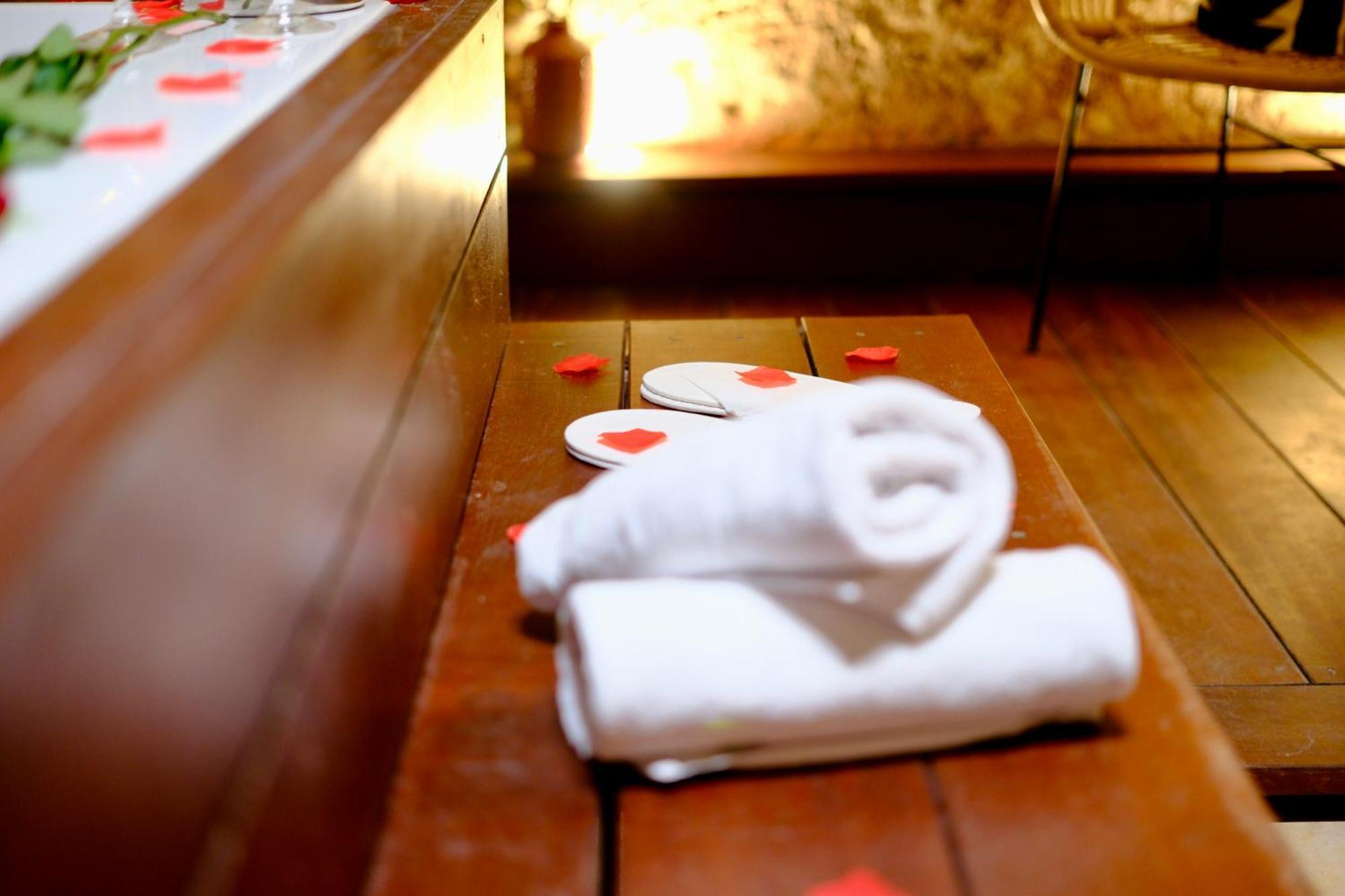 Appartement L'Autel La Crypte Mysterieuse De Rouen - Sauna & Balneo Rouen